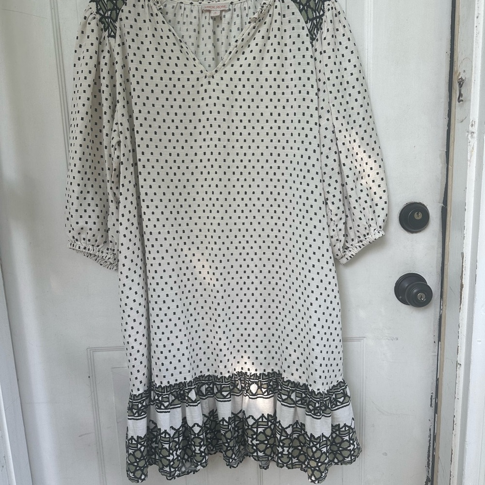 Knox Rose White and Black v neck Dress or swim cover with pockets